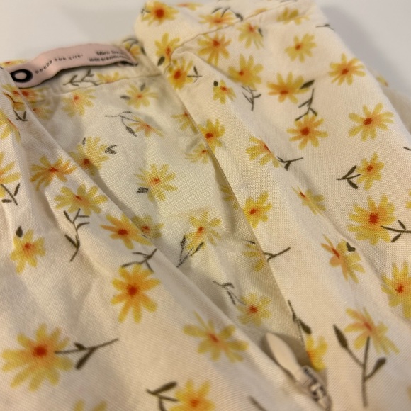 SO, Mini Skirt, White with Yellow flowers - Picture 4 of 5